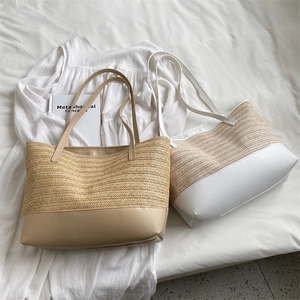 Large capacity woven straw tote bag with faux leather拼接 and long shoulder straps