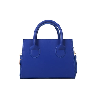 Sac à main carré bleu électrique minimaliste avec double poignée et ferrures dorées