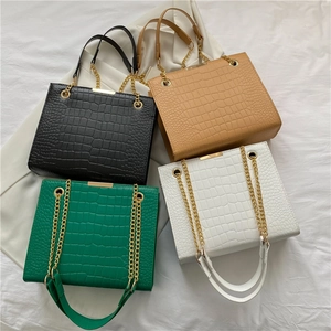 Women's crocodile pattern shoulder bag in four colors with gold chain and strap
