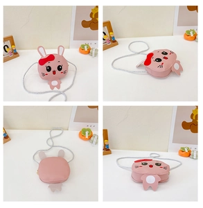 Detalles del bolso bandolera de conejo rosa para niñas desde cuatro ángulos diferentes