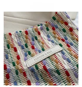 Dettaglio della trama in tessuto trapuntato colorato con etichetta in pelle Fashion & Bag
