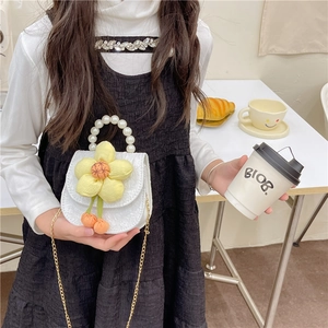 Mini sac à main blanc pour fille avec fleur jaune et anse en perles élégante