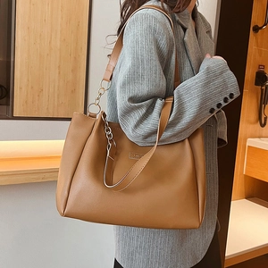 Borsa Tote Minimalista In Pelle PU Grande Capacità Borsa A Spalla Donna Decorazione Con Catena In Metallo Dorato Moda Street Trend