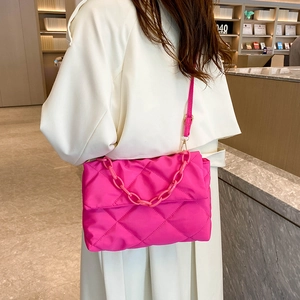 Sac Bandoulière en Nylon Matelassé pour Femmes Grande Capacité Motif Losanges Avec Chaîne en Acrylique Mode Urbaine Casual Tote