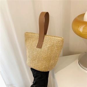 Minimalist straw bucket bag with brown handles and large capacity woven texture for women