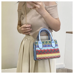 Women Ethnic Woven Shoulder Bag Bohemian Geometric Pattern Handbag With Metal Chain Strap Vintage Small Square Crossbody Bag