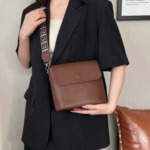 Sac Seau pour Femme en Cuir PU Rétro Coréen Mode Large Bandoulière Jacquard Sac à Épaule Décontracté Quotidien