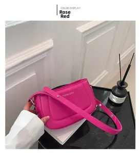 Detail view of the rose red leather handbag with FASHION & RYX logo and stylish handle