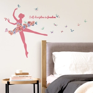 Sticker mural ballerine et papillons avec fleurs et citation inspirante rose