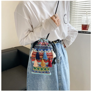 Boho Ethnisch Gestrickte Quasten Schultertasche Für Damen Handgefertigte Fischförmige Kordelzug Umhängetasche Lässige Reise Geldbörse