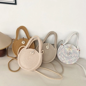 Borsa a tracolla circolare intrecciata a mano in cotone in quattro colori naturali