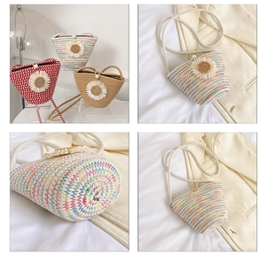 Détail du sac tissé marguerite avec fermoir perle et base ronde de conception robuste