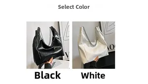 Comparaison de grands sacs fourre-tout noir et blanc avec chaînes argentées et cuir brillant