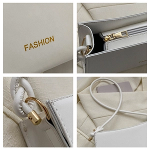 Détails du sac bandoulière en cuir crème avec fermeture éclair dorée et logo mode