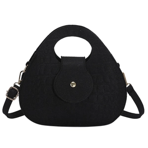 Sac à main selle en feutre noir avec texture crocodile et boucle en métal doré