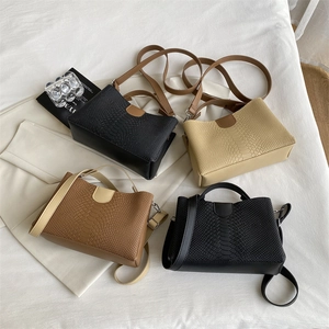 Elegante Kroko-Muster Damen Handtasche Kontrastfarbe Umhängetasche Freizeittasche.