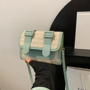 Petit Sac Carré Vintage en Paille Tissée Patchwork pour Femmes Mode Été Décontracté Sac à Bandoulière avec Rabat