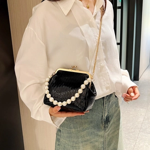 Sac de Soirée Vintage en Cuir PU Plissé Femmes Grande Poignée en Künstliche Perles Fermoir Kiss-Lock Bandoulière Chaîne Or Fête