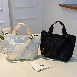 Sac Seau Matelassé à Losanges pour Femmes Sac à Main en Tissu Rembourré à la Mode Sac à Bandoulière Décontracté Léger Quotidien