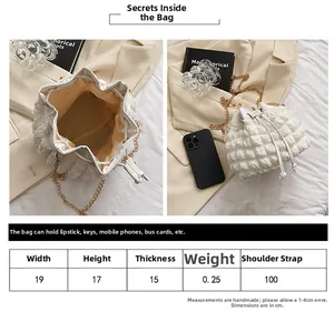 Guide des tailles pour sac seau blanc à bulles avec bandoulière chaîne et vue intérieure