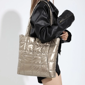 Sac Fourre-tout Matelassé Métallique pour Femmes Grande Capacité Sac à Épaule Rembourré Motif Grille Brillant Sac à Main Mode