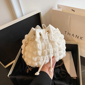 Sac Seau Femme à la Mode Texture à Bulles Avec Bandoulière Chaîne Dorée Sac Cordon Nuage Souple Décontracté Tendance
