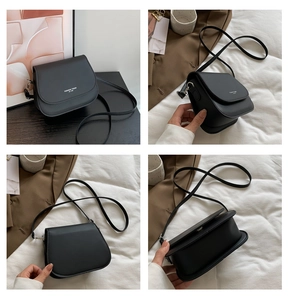 Détails du sac besace en cuir noir avec imprimé Fashion Trend et bandoulière fine