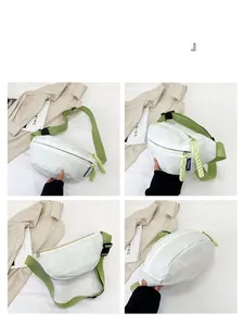 Detailansicht der weißen Bauchtasche mit geometrischem Muster und grünem Nylon-Gurt