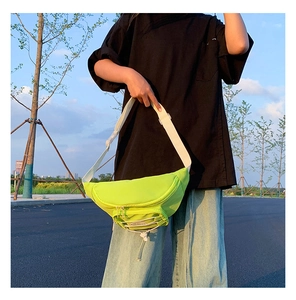 Sac banane en tissu Oxford vert néon avec sangle réglable et détail de boucle mode