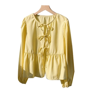 Chemise rayée jaune pour femmes à manches longues avec nœuds à nouer sur le devant