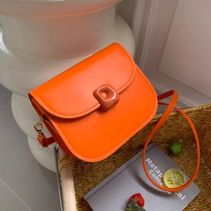 Women's Fashion PU Leather Saddle Crossbody Bag Minimalist Solid Color Small Shoulder Bag With Tone-On-Tone Square Buckle Daily Casual Handbag