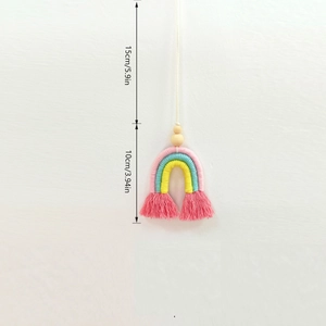 Mini arc-en-ciel mural tissé avec franges roses et perles en bois pour chambre