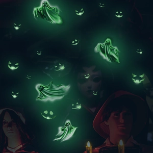 Leuchtende Halloween-Wandtattoos mit glühenden Geistern und Kürbisgesichtern im Dunkeln