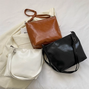 Trois sacs seaux minimalistes en cuir PU brillant marron noir et crème à grande capacité