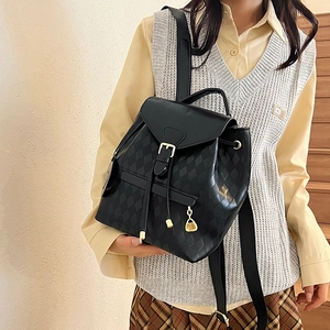 Sac à dos noir tendance en similicuir matelassé avec détails en métal doré