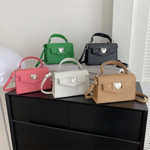 Sac à Épaule pour Femme en Cuir PU Mode Texture Litchi Boucle en Métal Coeur Sac à Main Rétro Nœud Petit Sac Carré