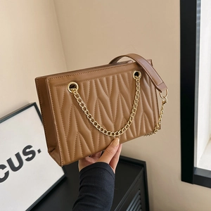 Fashion PU Leather Quilted Shoulder Bag V-Pattern Chain Crossbody Bag For Women Luxury Elegant Daily Commute Satchel Purse