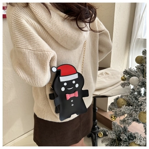 Sac bandoulière bonhomme pain d'épice avec bonnet de Noël et chaîne dorée sur modèle