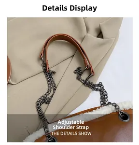 Détail de la bandoulière chaîne réglable et garniture en laine d'agneau sur sac marron