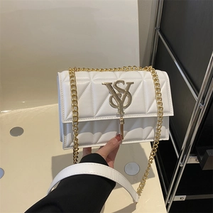 Women Quilted Shoulder Bag PU Leather Crossbody Bag With Chain Strap Tassel Metal Lettering Fashion Square Small Handbag