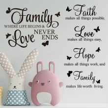 Makro-Detail von Family Faith Love Hope Wandaufkleber mit Schmetterling-Silhouetten