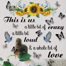 Wandaufkleber mit Sonnenblumen, Schmetterlingen und motivierendem 'This is us' Zitat