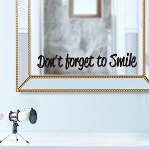 Sticker miroir Don't forget to Smile en écriture noire pour déco chambre et salon