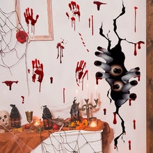 Détail de stickers Halloween avec empreintes de mains ensanglantées et fissure murale