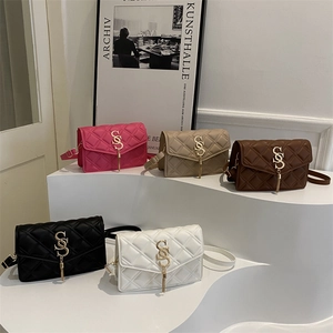 Schicke gesteppte Umhängetaschen für Damen in Pink Beige Kaffee Schwarz und Weiß Farben