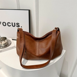 Retro Large Capacity PU Leather Shoulder Bag For Women Pleated Solid Color Hobo Crossbody Bag Casual Tote Bag With Pendant