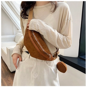 Sac de poitrine en velours côtelé marron avec mini porte-monnaie et bandoulière large
