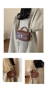Dettaglio borsa vintage in pelle marrone con chiusura dorata e manico superiore
