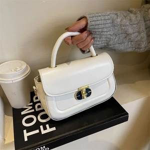Borsa a tracolla bianca minimalista con chiusura a scatto dorata e manico superiore