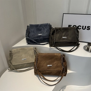 Vintage retro chain underarm bag in four colors with matte texture and metal strap